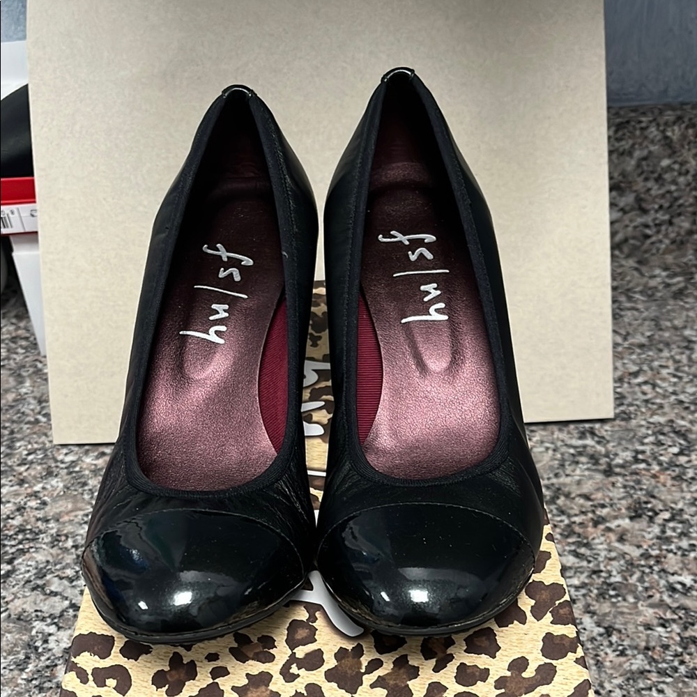 Women's Black Pumps